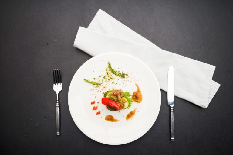 Najmodniejsze dania sezonu w polskich restauracjach – co warto zamówić