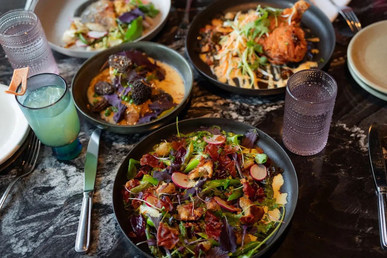 Ukryte kalorie w daniach restauracyjnych – jak bardzo sa tuczace
